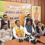 महापौर विकास शर्मा ने कहा कि हिमालयाज की तर्ज पर कुमाऊँ क्षेत्र का एक विशिष्ट ब्रांड विकसित करने की दिशा में भी प्रयास प्रारम्भ किए गए हैं, जिसमें महिला स्वयं सहायता समूहों के साथ निजी कंपनियों को जोड़कर व्यापक स्तर पर कार्य किया जाएगा